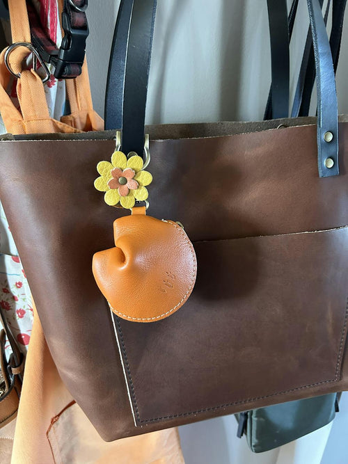 Adorable pop of color!! - customer review photo