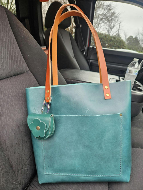 Cute little purse accent. - customer review photo