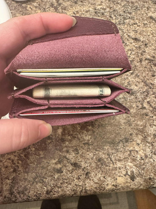 Gorgeous color and a great wallet size - customer review photo