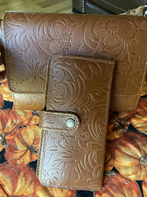 Honey pebbled wallet - customer review photo