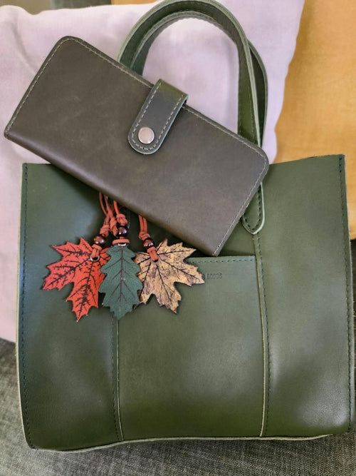 Holds everything without being clunky - customer review photo