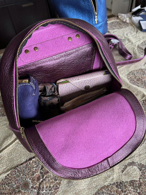 My contents sit deep even with the bag fully unzipped - customer review photo