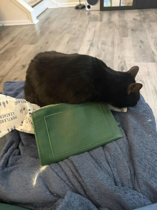Always looks for a larger clutch and it’s perfectfor a quick trip - customer review photo