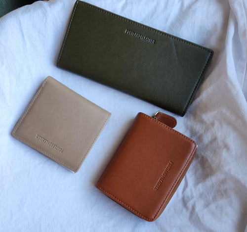 The benefit of a change purse and a billfold in one. - customer review photo