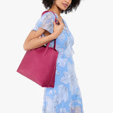 Cosmo Medium | Model carrying leather tote bag with matching leather handles