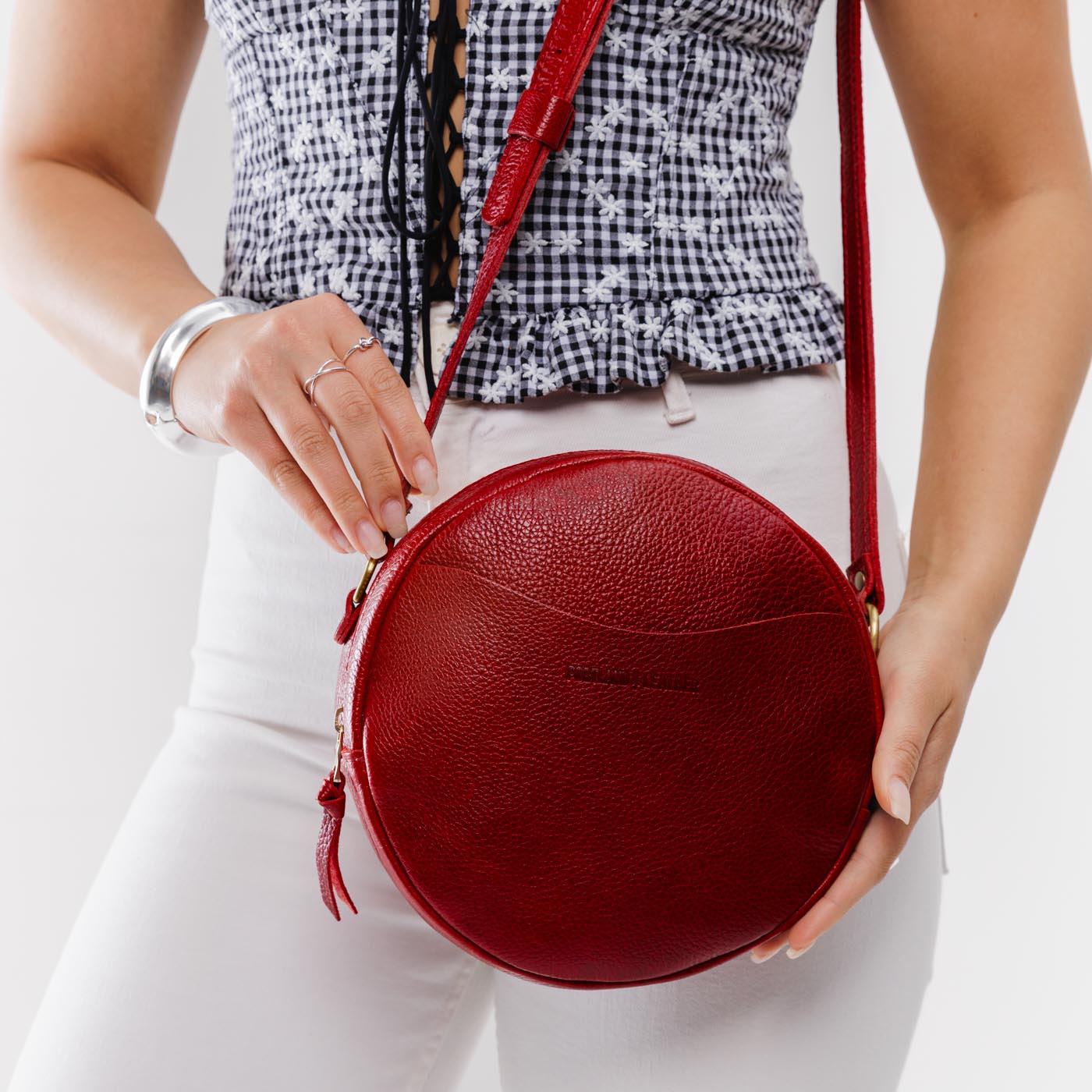 Chili Red*Large | Circle shaped crossbody bag with top zipper