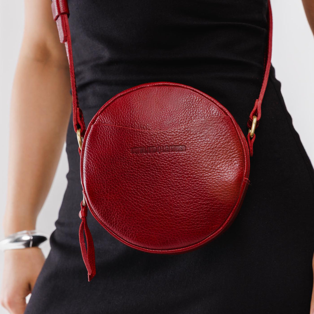 Chili Red*Small | Circle shaped crossbody bag with top zipper