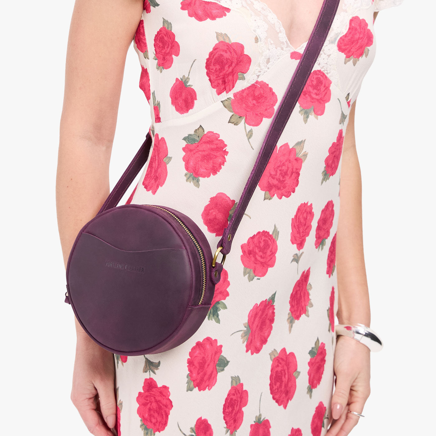 Larkspur*Small | Circle shaped crossbody bag with top zipper
