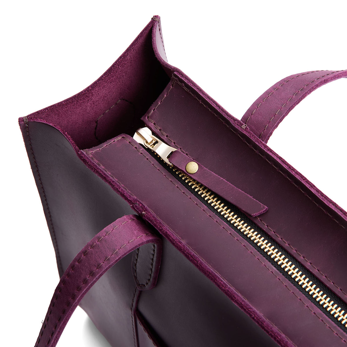 Larkspur | Closeup of tote bag's zipper closure