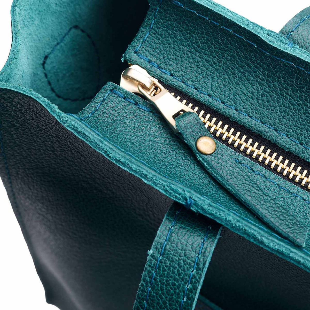 Sea Glass | Closeup of tote bag's zipper closure