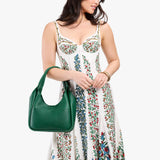 Bacalar Medium | Model carrying U-shaped, flat-bottomed leather shoulder bag with two outside pockets