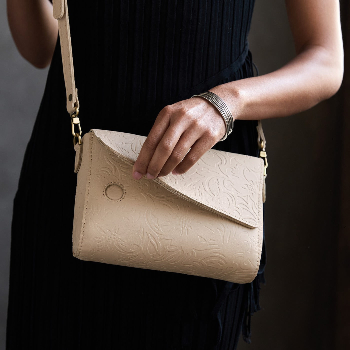 Jasmine | Leather Crossbody Bag with Magnetic Messenger Bag Closure