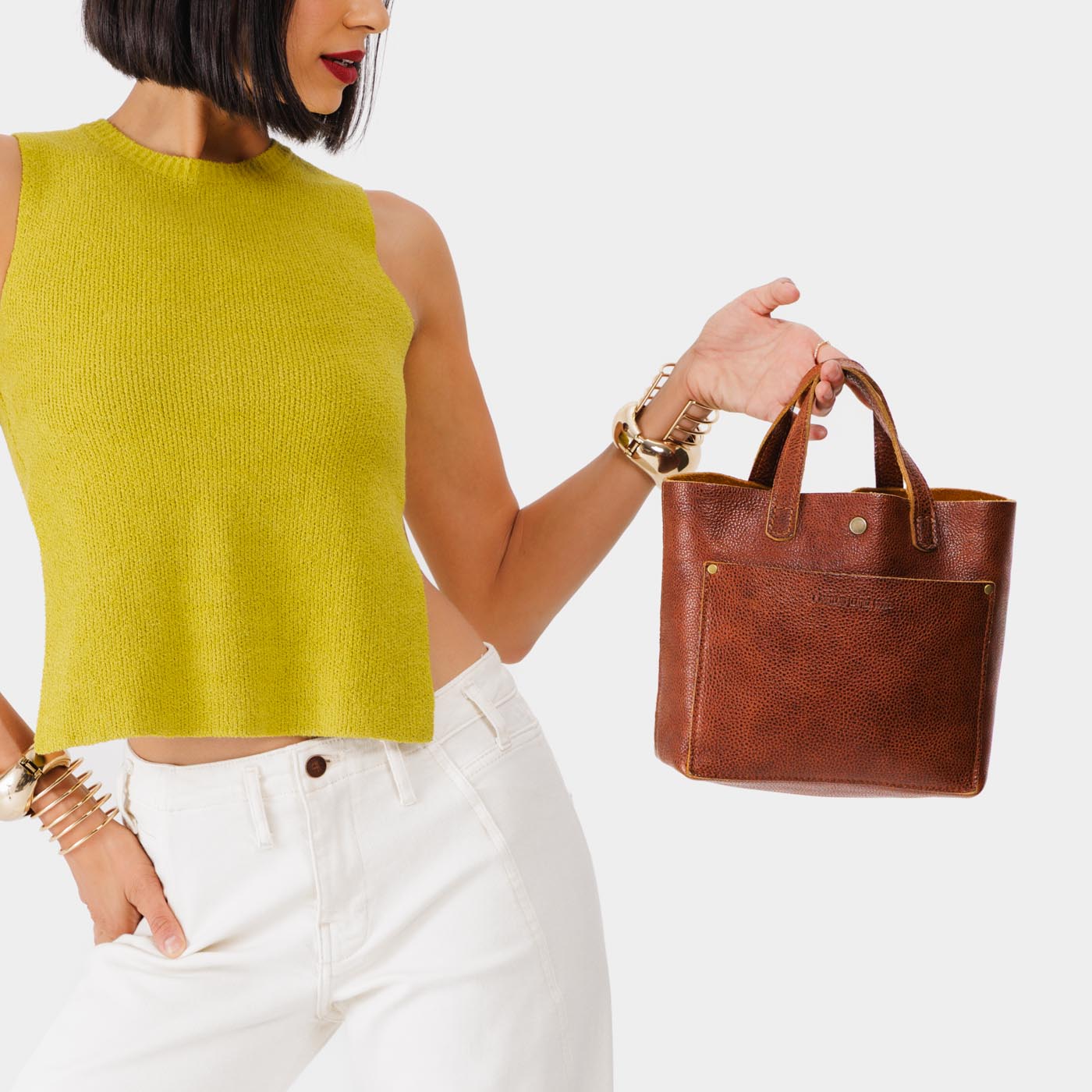 Nutmeg*Classic | Crossbody tote bag with snap closure and front pocket