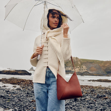 Nutmeg*Large | Mid-size shoulder bag with magnetic snap closure