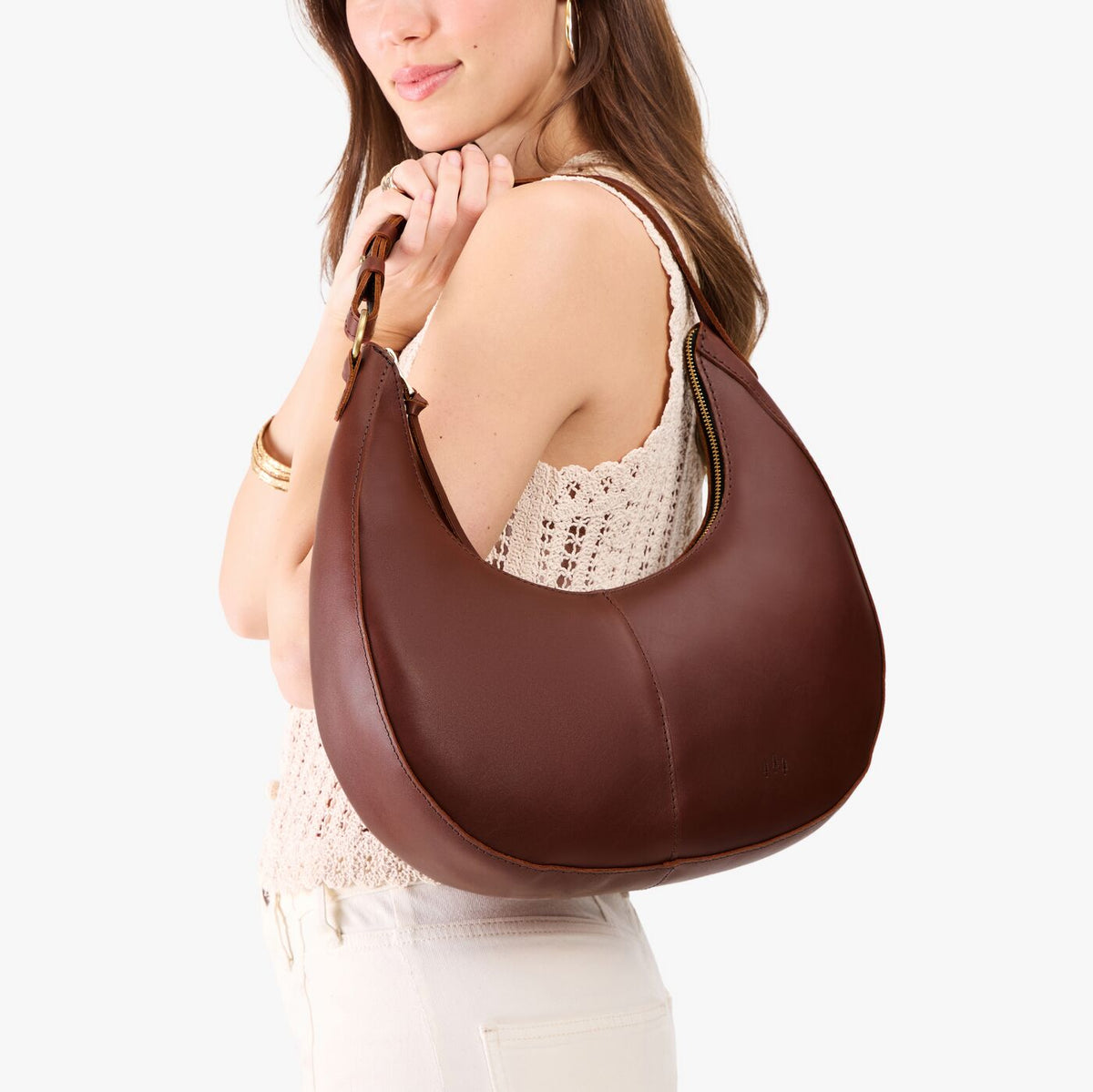 Cognac*Large | Crescent shaped shoulder bag with zipper closure and adjustable strap