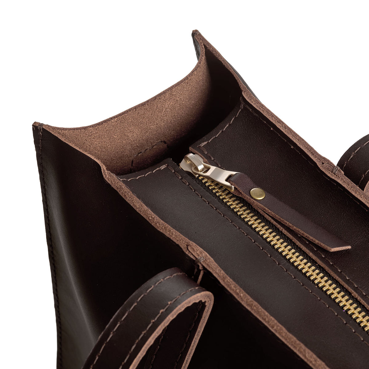 Grizzly | Closeup of tote bag's zipper closure