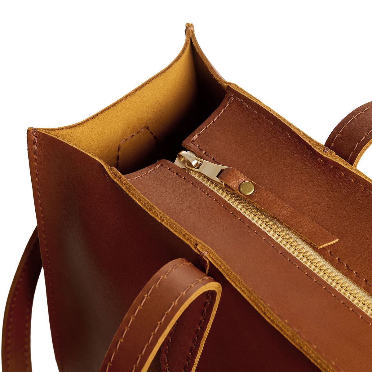 Honey | Closeup of tote bag's zipper closure