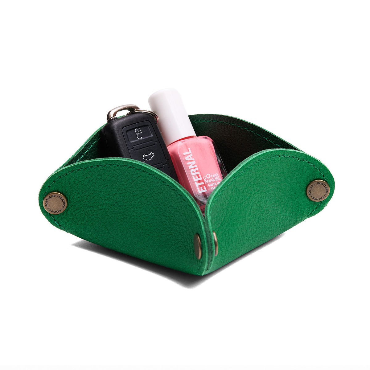 Jolly Green | Square-shaped foldable leather tray with snap-button corners holding nail polish and car keys