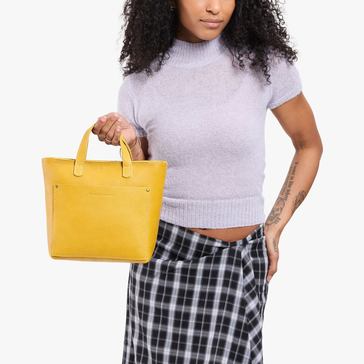 Pomello*Zipper | Model wearing crossbody tote bag with snap closure and front pocket