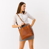 Meadow | Midsize crossbody tote with handles and a pocket 